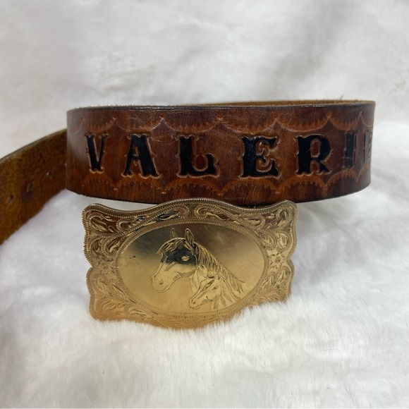 Goldtone horse buckle leather horse Valerie belt. 32 - Picture 8 of 8